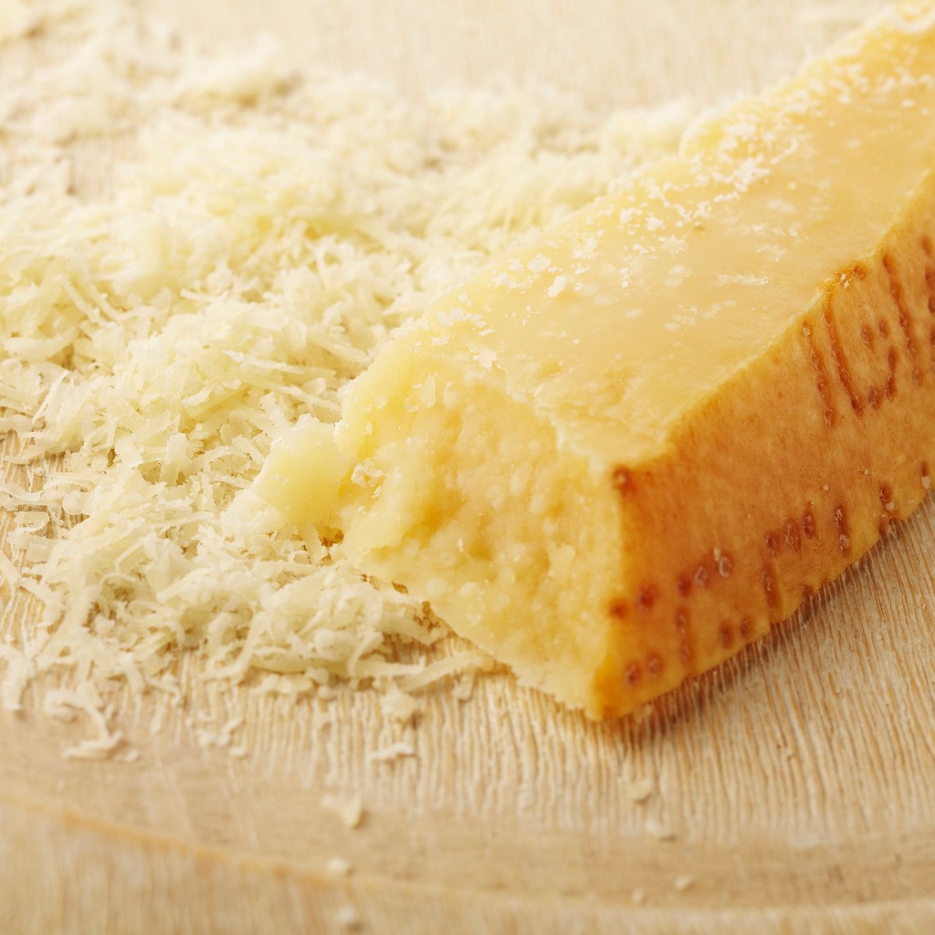 [parmesanaged-G3kg] Parmesan Grated Cheese Aged 2.5 years Del Ray 3kg Black Tray